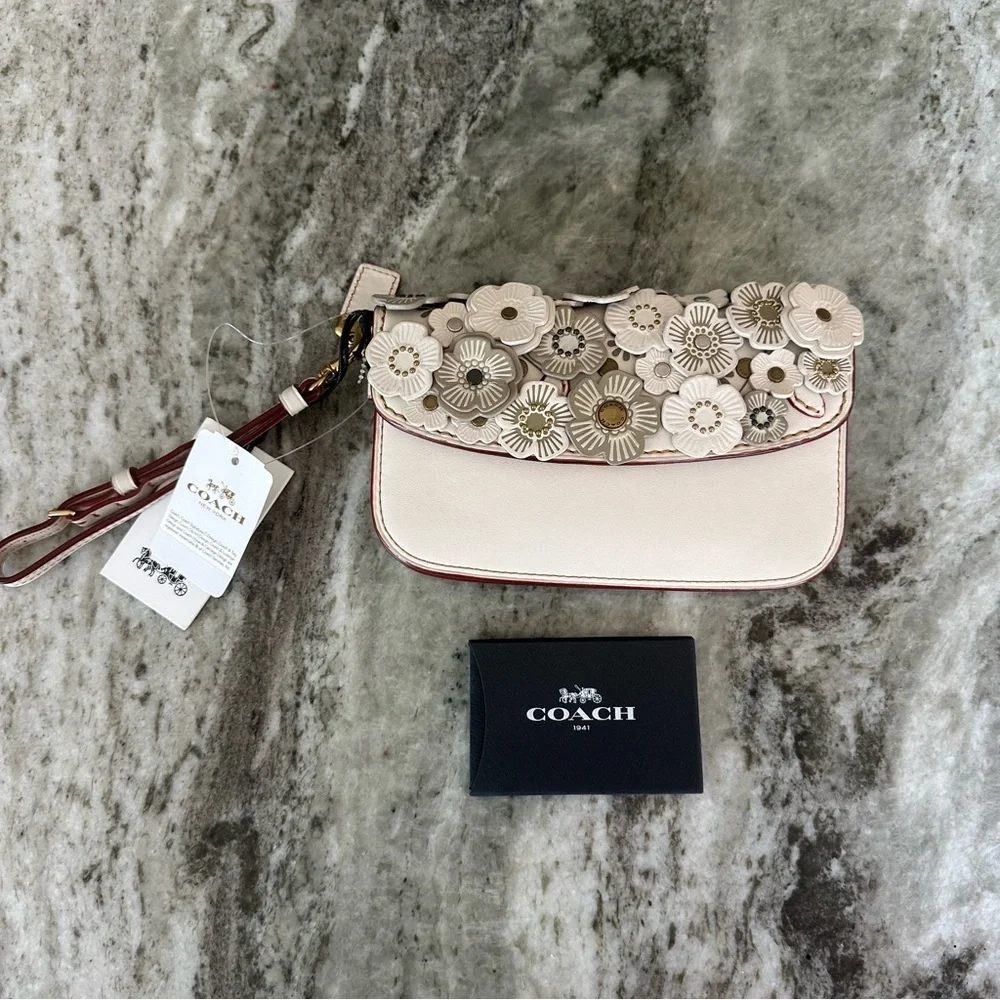 COACH 1941 Tea Rose Clutch Wristlet CHALK NWT